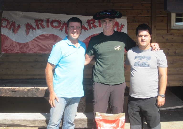 El Campeón Iñigo Landa junto al Presidente Jorge Velasco y el delegado de campeonatos Koldo Sastre