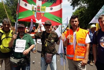 Masiva protesta de pescadores y cazadores contra la nueva normativa de especies invasoras