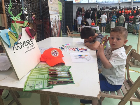 Burgos: Jóvenes por la caza presente en la Feria de caza, pesca y vida rural de Briviesca