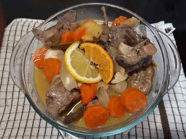 Receta de conejo de campo en escabeche de cítricos