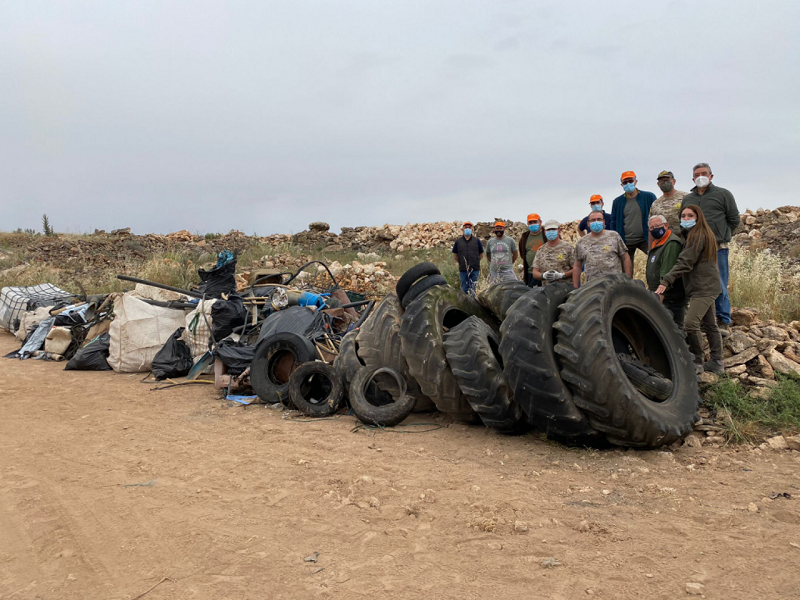 La Sociedad de Cazadores ‘Los Hidalgos’ de Daimiel retira cientos de kilos de basura de su coto social